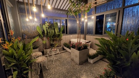 Cho thuê căn hộ 1PN, sân vườn lớn tại Quận 1 lh 0932629518