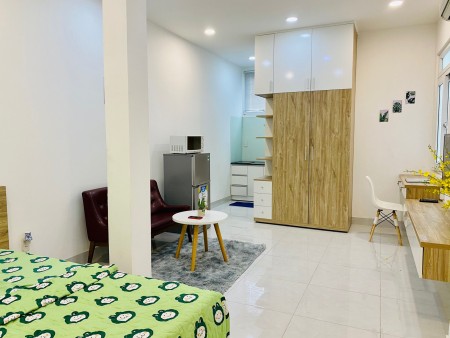 Trống sẵn có thể dọn vào ở ngay căn hộ Studio cửa sổ lớn full nội thất ngay trung tâm