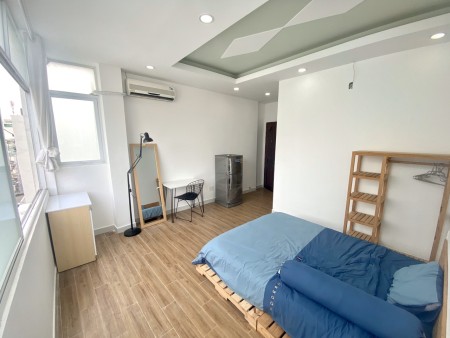 CHDV full nội thất dạng studio có cửa sổ lớn tại quận 3