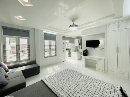 Căn hộ tone trắng full nội thất full cửa sổ trời ngay trung tâm quận 1 - gần CV Tao Đàn