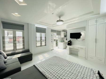 Cho thuê căn hộ sang trọng full nội thất trung tâm Quận 1, ban công lớn, thoáng mát