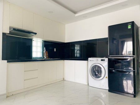 Căn hộ 2PN 2WC có gym, hồ bơi, ban công, máy giặt riêng