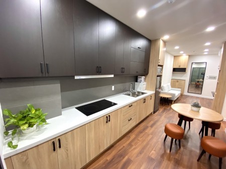 Chung cư 2 PN ngay vòng xoay công trường Dân Chủ đủ nội thất