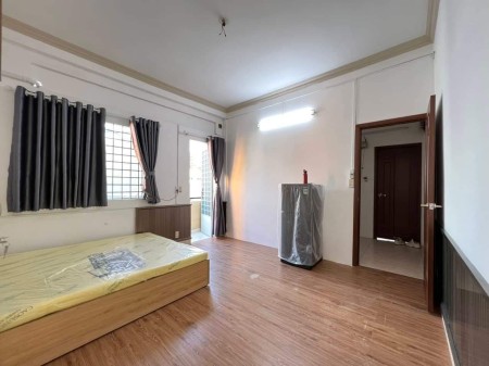 Penthouse/studio bancon máy giặt ngay chợ Xóm Chiếu - dh Luật Quận 4