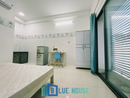 CHDV bancon cửa sổ thoáng mát full nt đối diện Etown dọn vào là ở