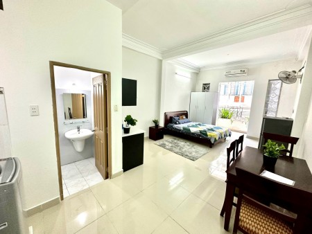 Cho thuê CHDV balcon máy giặt riêng full nội thất gần Nhà Khách Phương Nam, Nguyễn Trãi Q1, 40m2, 1 phòng ngủ, 1 toilet