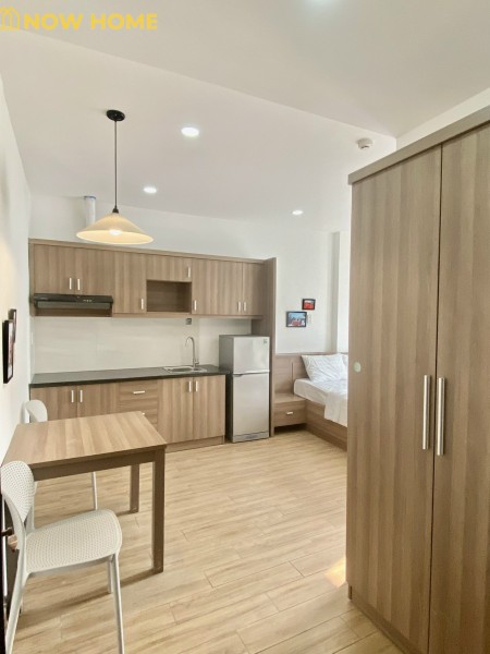 Căn hộ Studio mặt tiền ban công, bếp xa giường