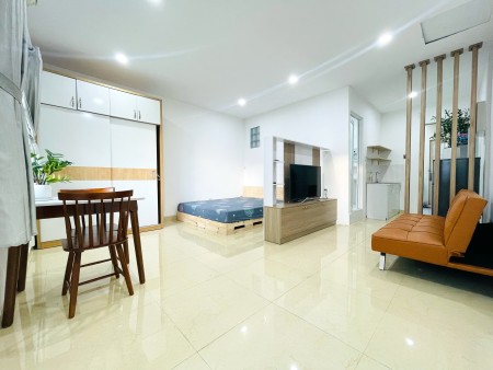 Căn hộ 40m2 balcon rộng, máy giặt riêng full nội thất gần Cầu Kiệu- Bờ kè, Trần Nhật Duật, Q1