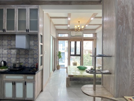 Style cổ điển - ban công, cửa sổ lớn