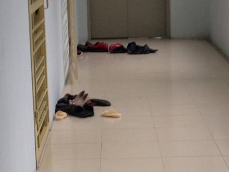 Khách thuê căn hộ bất lực về tình trạng xả rác thiếu ý thức