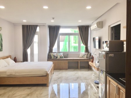 Căn hộ cửa sổ,  ban công view landmark 81