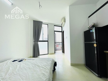 Căn hộ ban công gần vòng xoay dân chủ quận 10, mới 100% chưa qua sử dụng, giá 6tr5