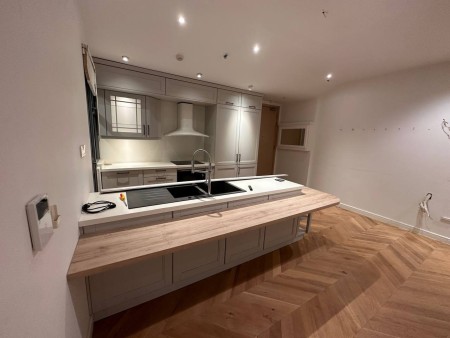 Cho thuê căn hộ tại quận 2, có sẵn nội thất, diện tích rộng 86m2, giá chỉ 18tr/tháng. LH ngay