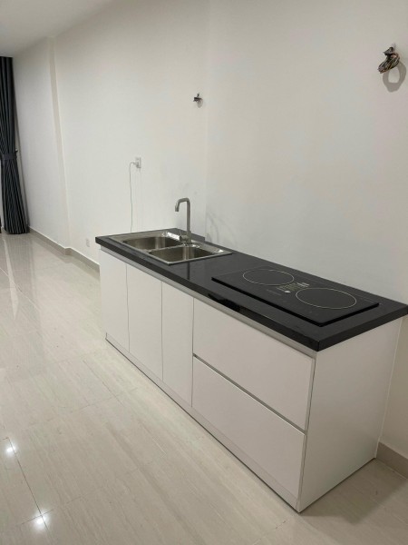 Cho thuê căn hộ 2 pn 2 wc, có bếp và rèm tại Vinhomes - quận 9