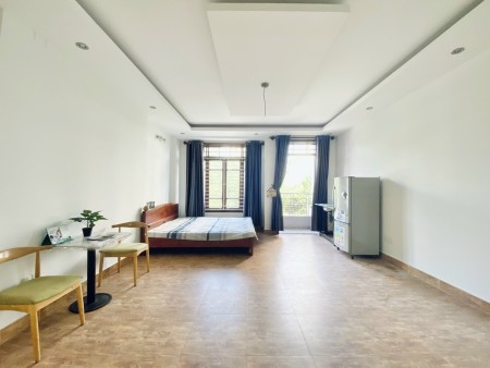 Siêu Phẩm Ban Công Máy Giặc riêng Full Nội Thất