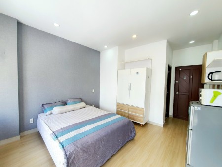 Căn 1 phòng ngủ cao cấp full nội thất, ban công thoáng mát, 40m2, 1 phòng ngủ, 1 toilet