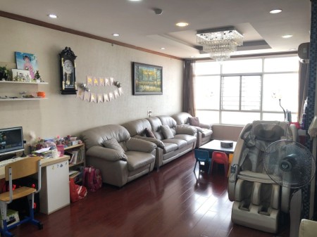 Cần cho thuê căn hộ tại quận 8, diện tích 150m2, 3 pn 2 wc, thoáng mát, nhà mới, giá 15tr