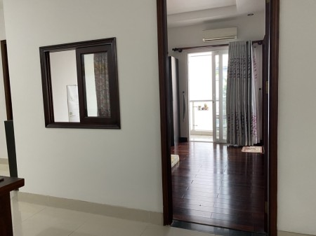 Cần cho thuê căn hộ tại đường Ông Ích Khiêm Q11 (gần đầm sen). Diện Tích: 80m2, 2 pn,1 wc, giá 9tr