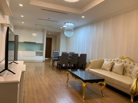 Cho thuê Royal City căn 3 pn Royal City (full đồ đẹp, giá 20 triệu), lh: 0912.396.400 - miễn tg)