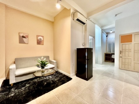 Căn hộ vách ngăn mới xây full NT - ĐH Luật NTT cầu Khánh Hội sát Quận 1