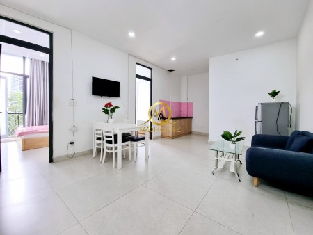 Cho thuê Căn hộ 2PN balcon Full NT ngay Thành Thái, gần BigC miền Đông, Quận 10