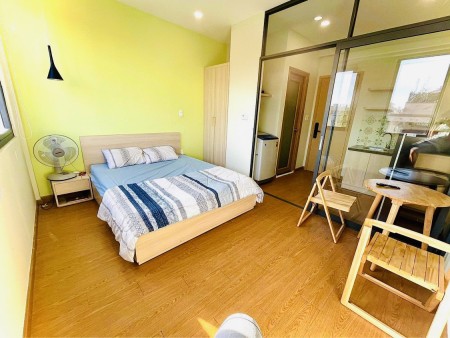 Siêu phẩm Căn hộ 1 phòng ngủ ngay 3/2 Quận 10, gần sư Vạn Hạnh