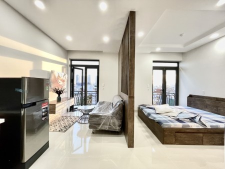 Cuối tháng trống 2 phòng studio vách ngăn cửa sổ,ban công siêu rộng siêu thoáng mát, đầy đủ nội thất