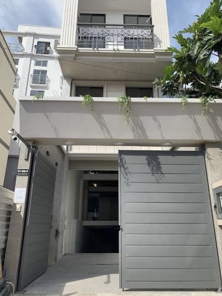 Cho thuê căn hộ 3 phòng ngủ mới xây có máy giặt riêng ngay La Astoria