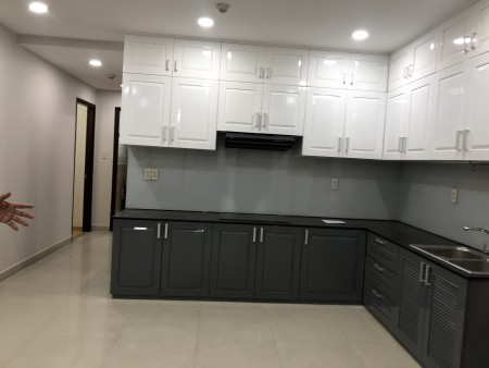 Cho thuê căn hộ Screc Tower Q3, 81m 2 pn, 2 wc, căn góc, có nội thất, 13 triệu