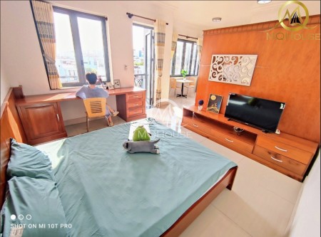 Căn hộ 1 phòng ngủ 40m2 có balcon có bảo vệ có thang máy ngay chợ Hoàng Hoa Thám