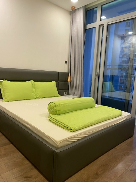 Cho thuê căn góc Vinhomes Central Park , 3 phòng ngủ full nội thất đẹp, giá cực tốt, chỉ 28 triệu.