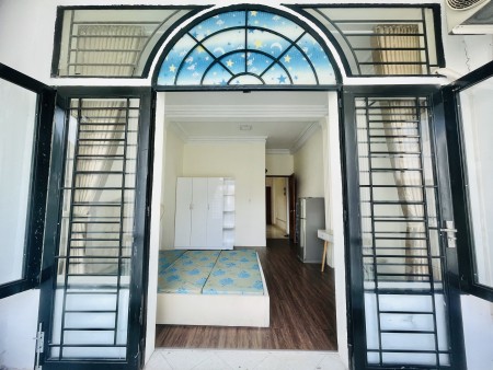 Cho thuê căn hộ ban công - Tô Hiến Thành - Q10 - giá 5tr5