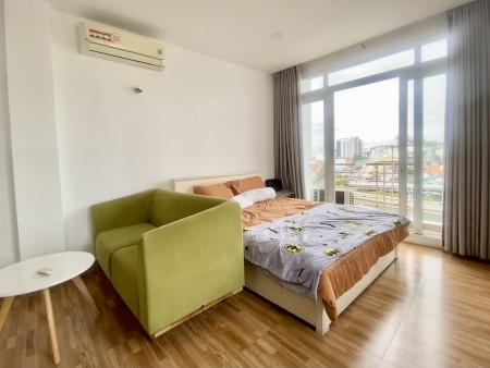 Cho thuê căn hộ dạng studio ban công - cửa sổ ngay Bến Vân Đồn Quận 4 sát cầu Calmette Quận 1, 40m2, 1 phòng ngủ, 1 toilet
