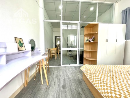 Căn hộ dịch vụ 1 phòng ngủ tại Quận 1, bàn giao ở ngay