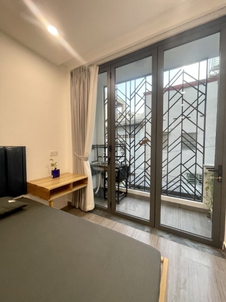 Căn hộ mới tinh Cao cấp Ban công thoáng full nội thất ngay chợ Tân Định - Thạch Thị Thanh, Quận 1