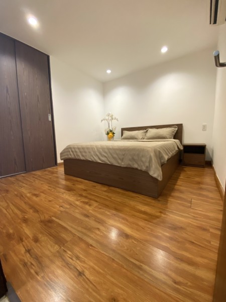 Cho thuê căn hộ The Era Lạc Long Quân 90m2, 3 pn, 2 wc. Giá cho thuê: 13 tr/th