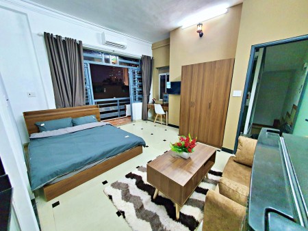 Cho thuê căn hộ Dịch vụ tại ngã 4 Quận Phú Nhuận có ban công thoáng