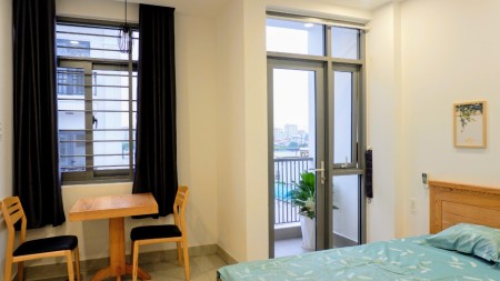 Cho Thuê Căn Hộ có ban công Thảo Điền quận 2 gần cầu Sài Gòn