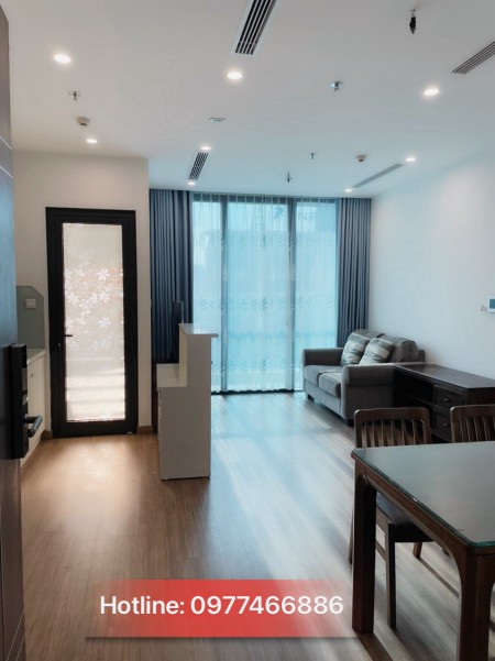 Cho thuê gấp căn 2 PN tầng trung Vinhome Sky lake Phạm Hùng giá rẻ