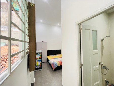 Phòng Studio Full Nội thất Cửa sổ Lớn Có Ban công máy giặt riêng giá siêu Hạt dẻ