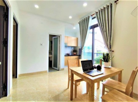 Cho thuê 2PN ngay Etown Cộng Hoà Tân Bình có ban công