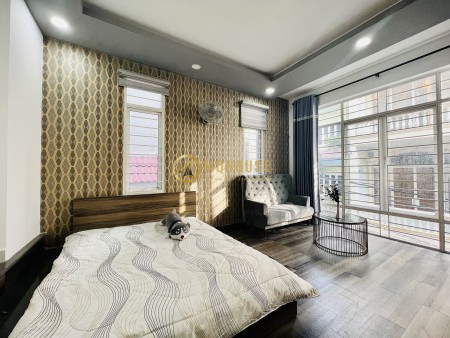 Siêu Phẩm 40m2 balcon ngay Phan Đăng Lưu