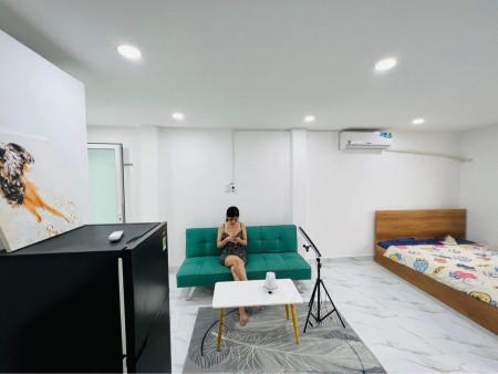 Cho thuê CHDV full nội thất bancol rộng -  ngay cạnh sân bay Tân Sơn Nhất