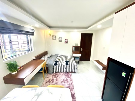 CĂN HỘ NỘI THẤT CAO CẤP - MẶT TIỀN QUẬN 1 - GẦN CẦU NGUYỄN VĂN CỪ