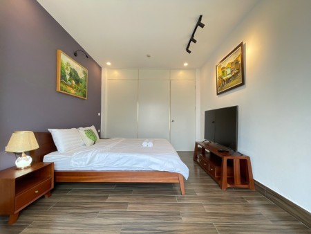 Cho thuê căn đầy đủ đồ 01 ngủ 01 khách mới ở phố đi bộ Trịnh Công Sơn, Nhật Tân, Tây Hồ, Hà Nội