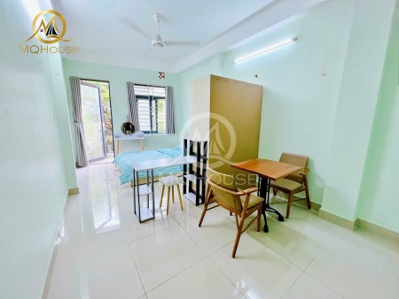 Căn hộ Tân Bình có ban công, nội thất đầy đủ tiện nghi ngay cv Hoàng Văn Thụ