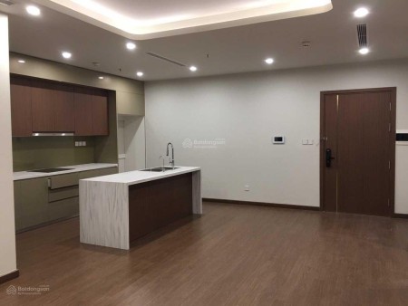 Cho thuê gấp căn góc 3 phòng ngủ sáng Royal City view quảng trường giá 18tr - LH 0843688899