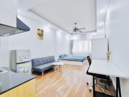Căn hộ studio 40m2 FullNT Ban công gần chợ Bến Thành, Lê Lai Q1 ngay Ngã 6 Phù Đổng, Cv Tao Đàn