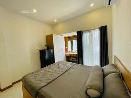 Cho thuê căn hộ ban công full nội thất hiện đại trung tâm Quận 3