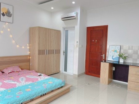 Căn hộ Studio Full Nội Thất - cửa sổ siêu lớn thoáng mát - đối diện là đại học RMIT